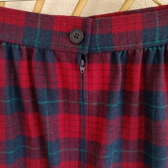 Vintage Pendleton Plaid Pleated Wool Skirt / Size 16 - Picture 8 of 11